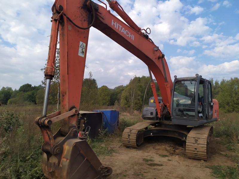 Экскаватор гусеничный Hitachi ZX200LC-3