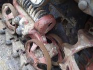 Трактор гусеничный с отвалом ВгТЗ ДТ-75 10