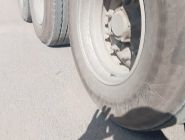 Седельный тягач Renault Premium с бортовым полуприцепом Narko. 5 Седельный тягач Renault Premium с бортовым полуприцепом Narko. 5